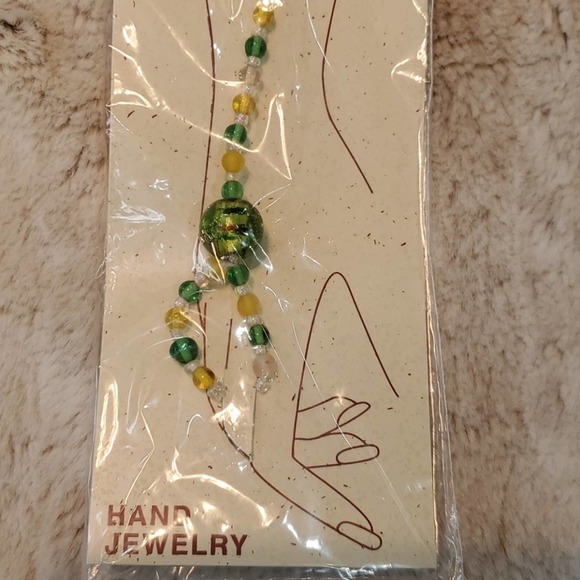 Boutique Green Accent Fashion Hand Wrist Beaded Jewelry - Picture 2 of 4